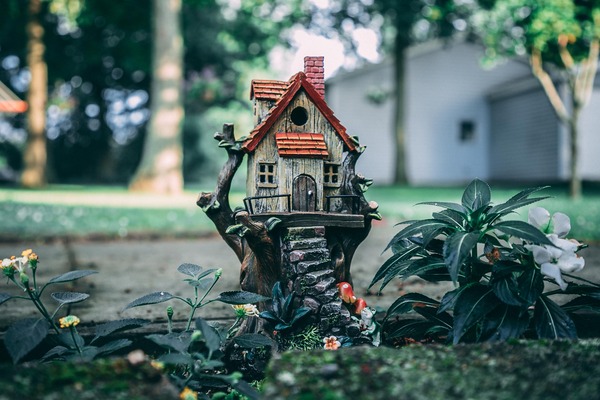 A Symphony of Nature: Wooden Country Birdhouses